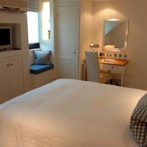 Petite Double Room